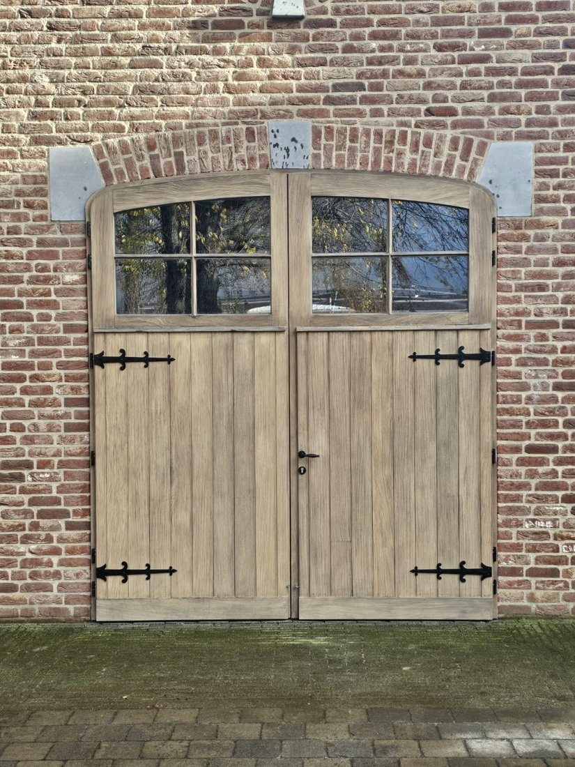 Poorten, balken & gevels door C-Blast